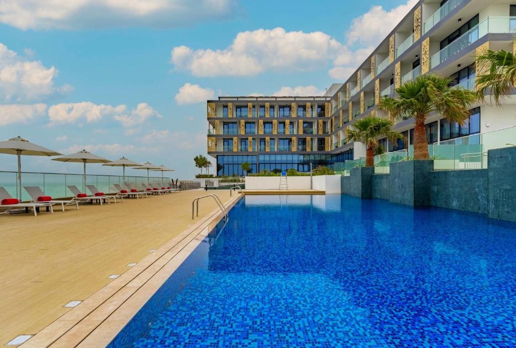 BEACH BAY HOTEL MIRFA EDGE BY ROTANA